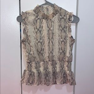 sleeveless blouse M